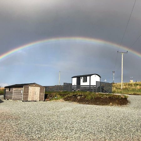 Вилла The Shepherds Hut Lonmore Экстерьер фото