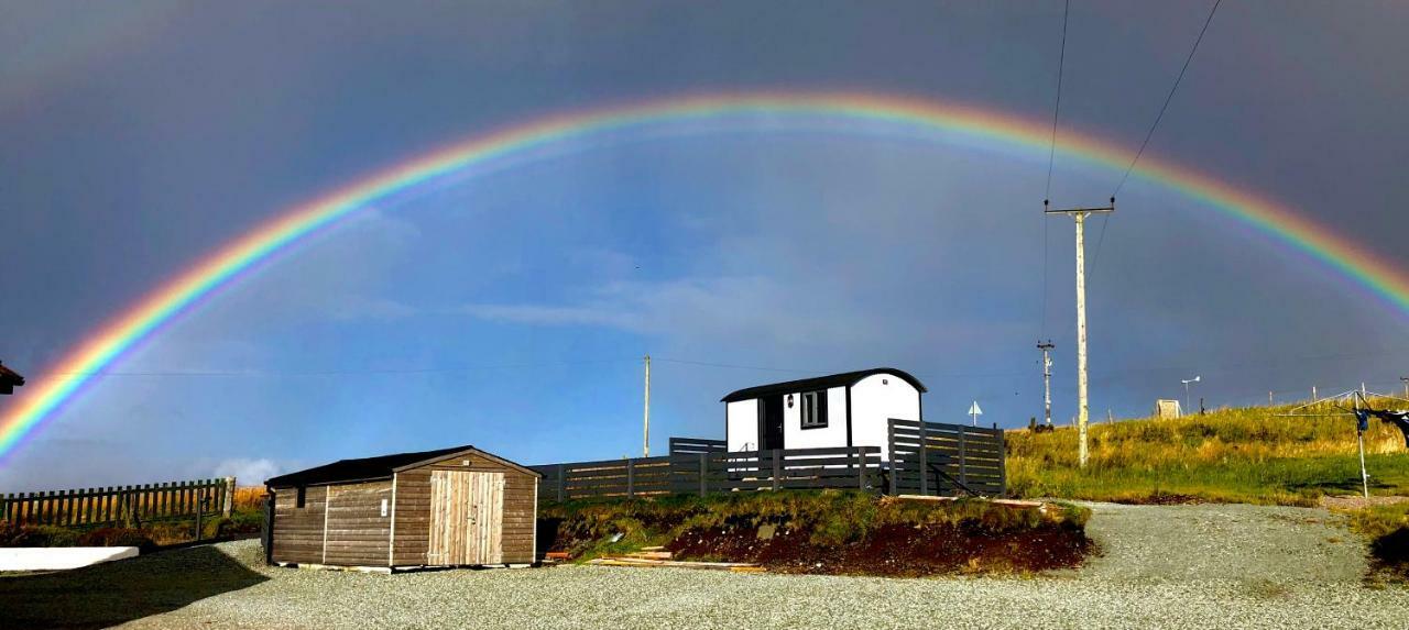 Вилла The Shepherds Hut Lonmore Экстерьер фото
