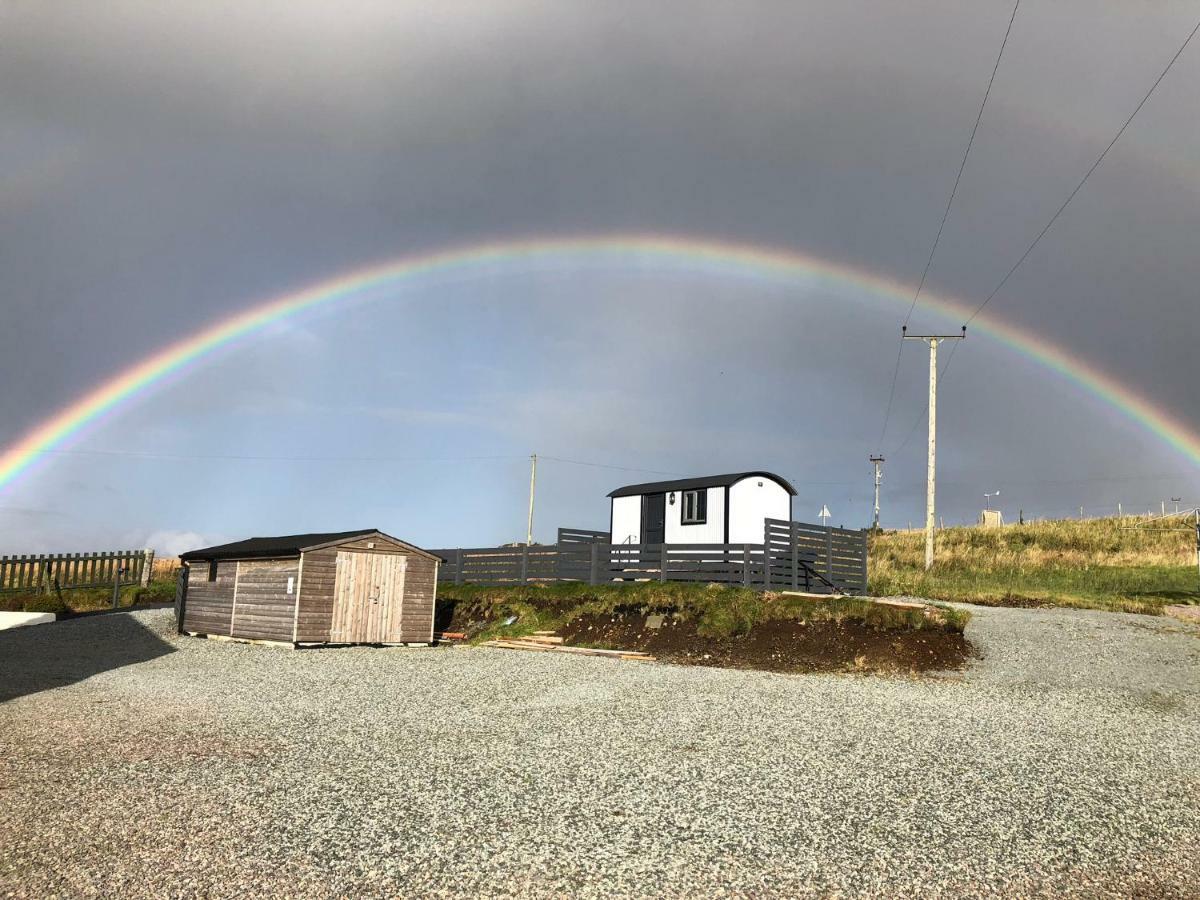 Вилла The Shepherds Hut Lonmore Экстерьер фото