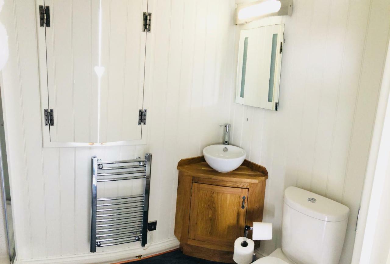 Вилла The Shepherds Hut Lonmore Экстерьер фото