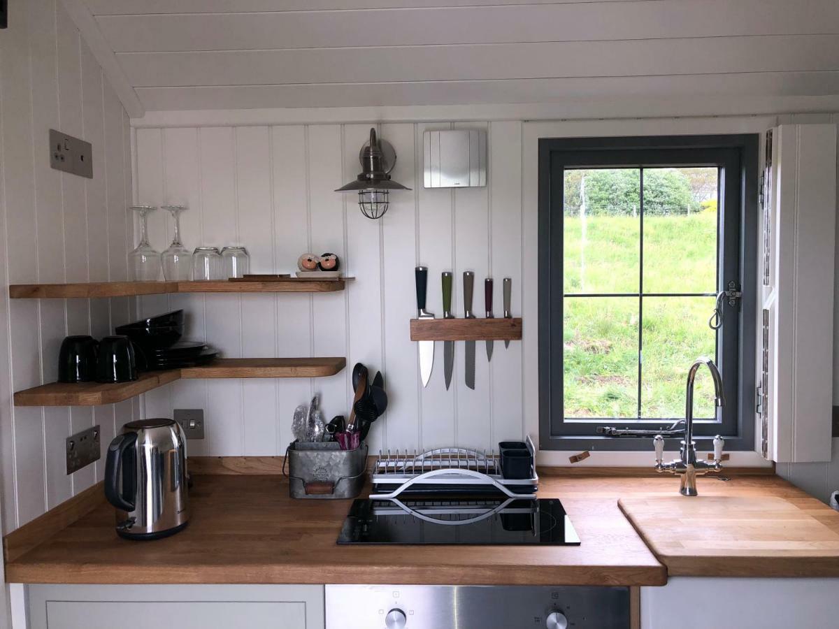 Вилла The Shepherds Hut Lonmore Экстерьер фото