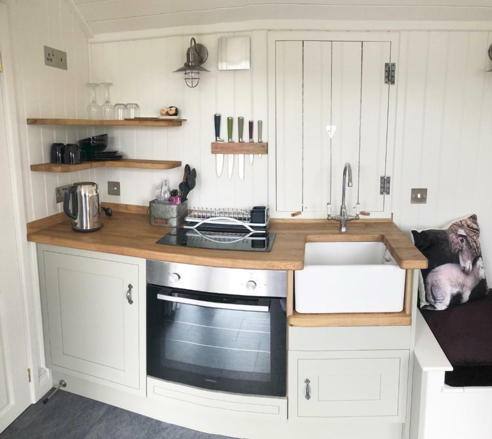 Вилла The Shepherds Hut Lonmore Экстерьер фото